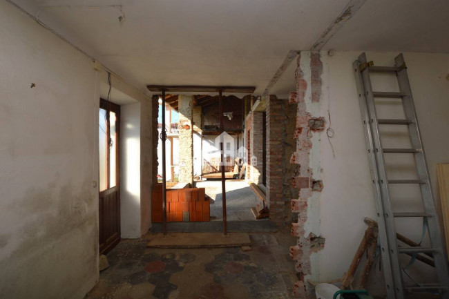 Casa semindipendente in vendita a Val di Chy