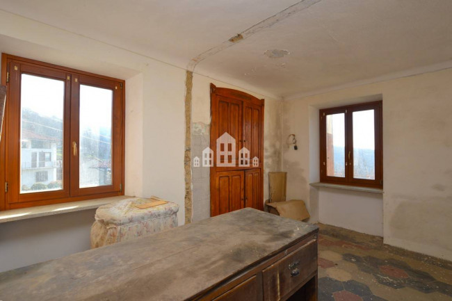 Casa semindipendente in vendita a Val di Chy