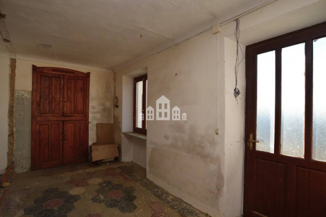 Casa semindipendente in vendita a Val di Chy