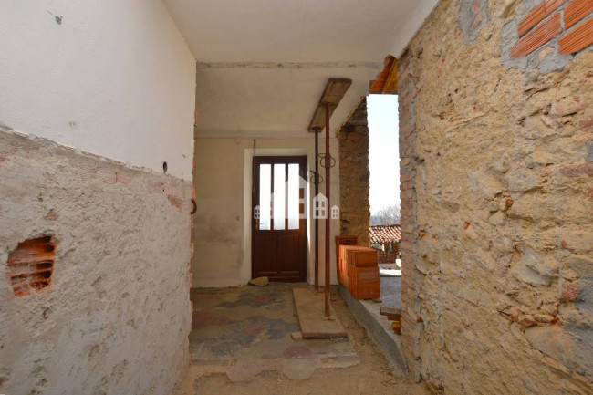 Casa semindipendente in vendita a Val di Chy
