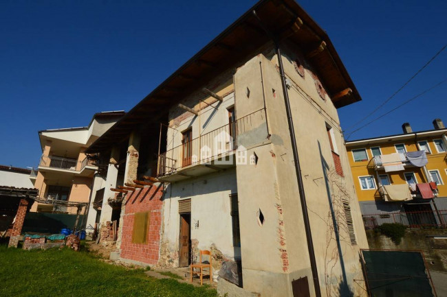 Casa semindipendente in vendita a Val di Chy