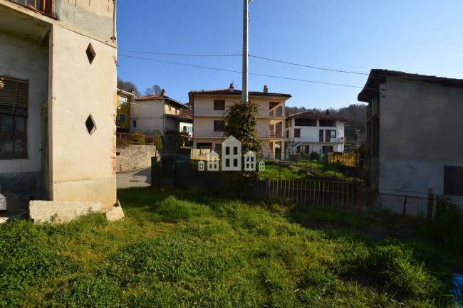 Casa semindipendente in vendita a Val di Chy