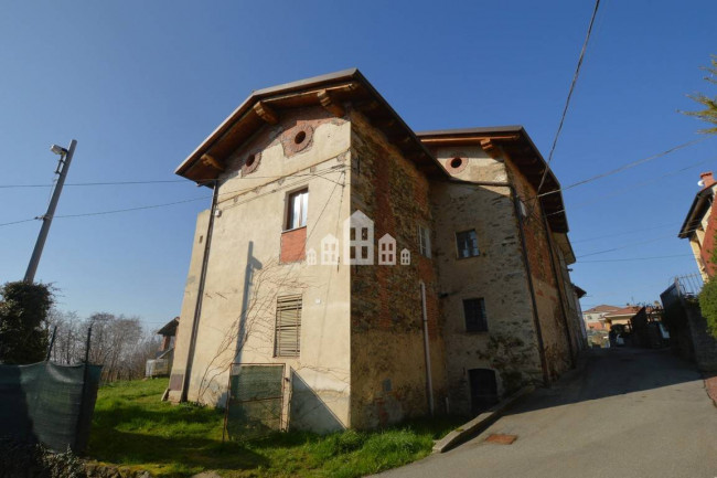 Casa semindipendente in vendita a Val di Chy