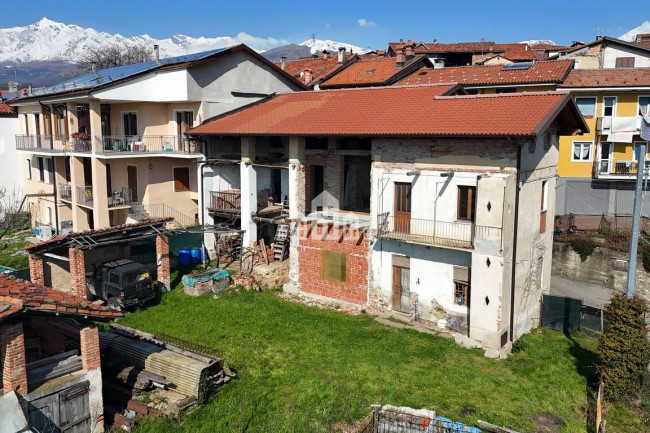 Casa semindipendente in vendita a Val di Chy