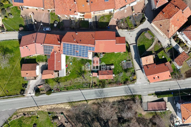 Casa semindipendente in vendita a Val di Chy