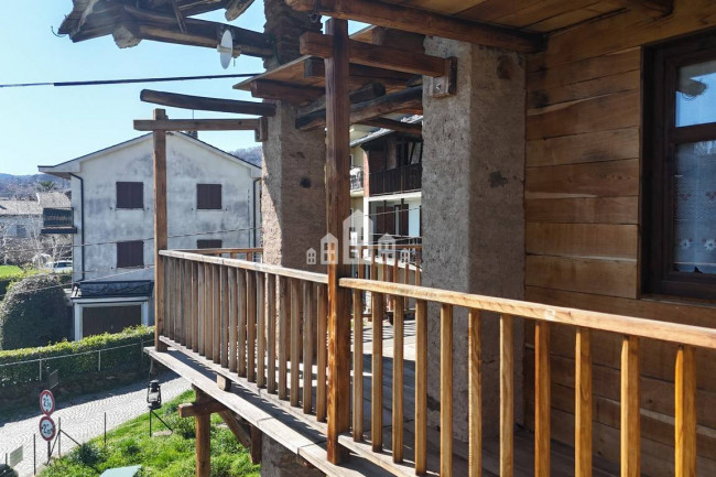 Casa semindipendente in vendita a Rueglio