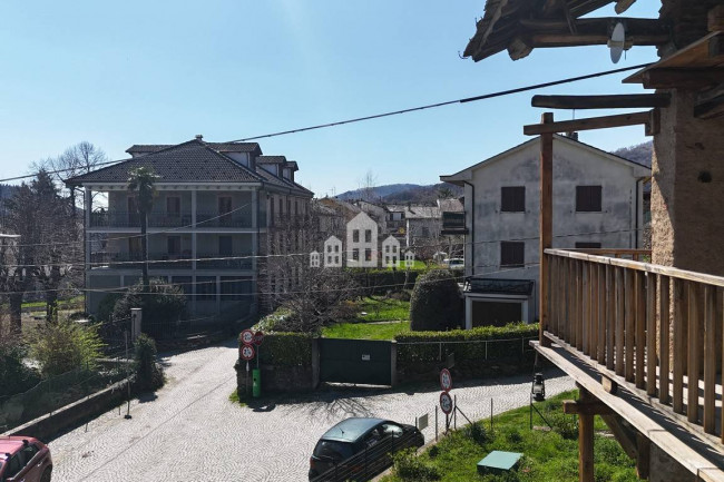 Casa semindipendente in vendita a Rueglio