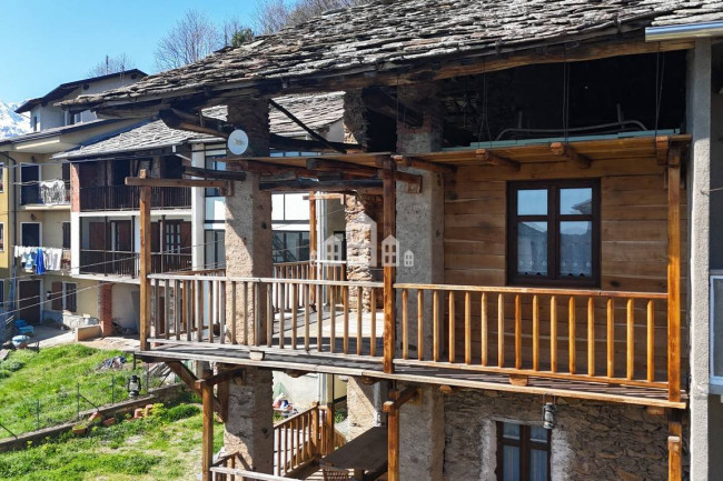 Casa semindipendente in vendita a Rueglio