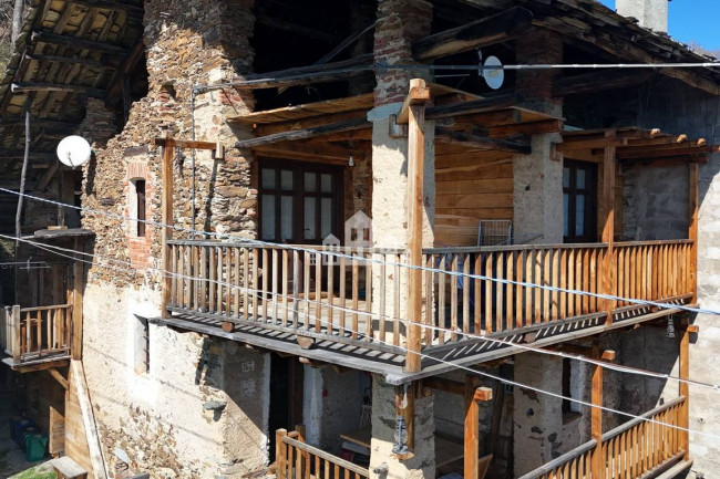 Casa semindipendente in vendita a Rueglio