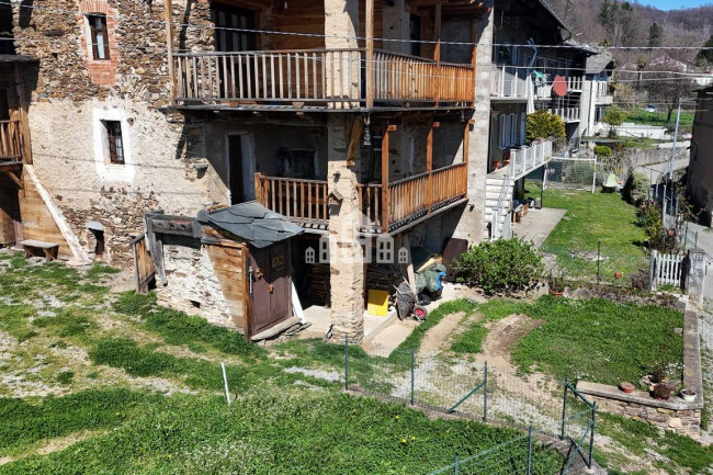 Casa semindipendente in vendita a Rueglio