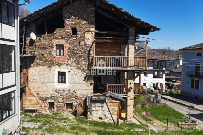 Casa semindipendente in vendita a Rueglio