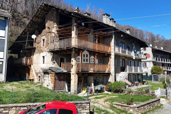 Casa semindipendente in vendita a Rueglio
