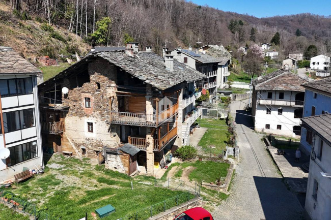 Casa semindipendente in vendita a Rueglio