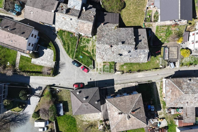 Casa semindipendente in vendita a Rueglio