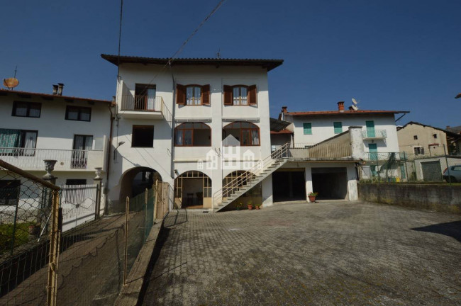 Casa semindipendente in vendita a Val di Chy