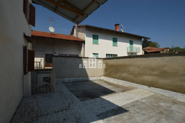 Casa semindipendente in vendita a Val di Chy
