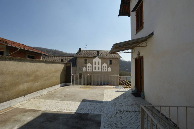 Casa semindipendente in vendita a Val di Chy