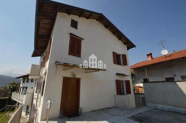 Casa semindipendente in vendita a Val di Chy