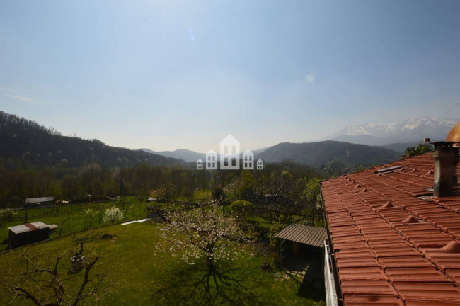 Casa semindipendente in vendita a Val di Chy