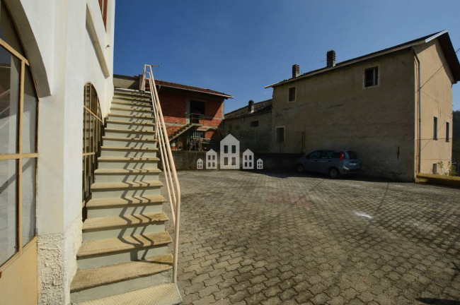 Casa semindipendente in vendita a Val di Chy