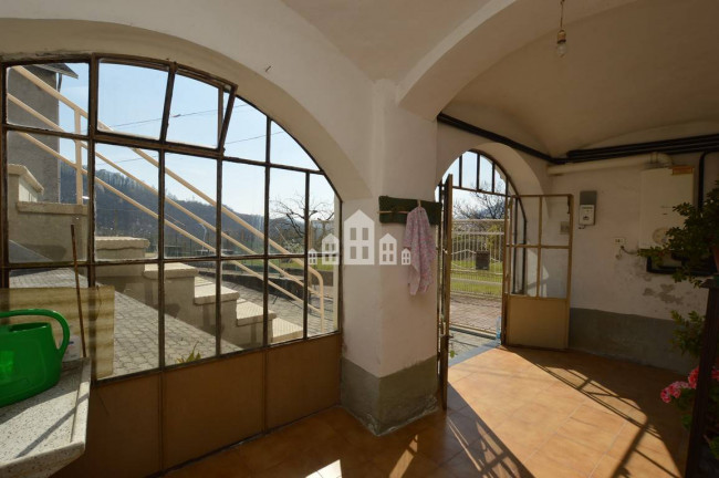 Casa semindipendente in vendita a Val di Chy