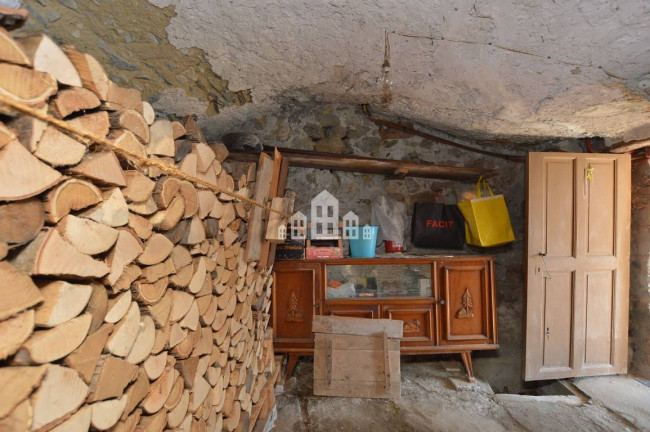 Casa semindipendente in vendita a Val di Chy