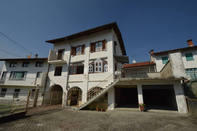 Casa semindipendente in vendita a Val di Chy