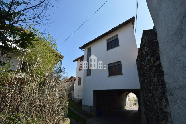 Casa semindipendente in vendita a Val di Chy
