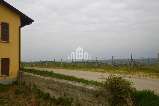 Casa semindipendente in vendita a Castel Boglione