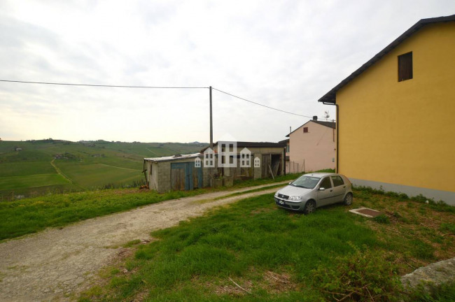Casa semindipendente in vendita a Castel Boglione