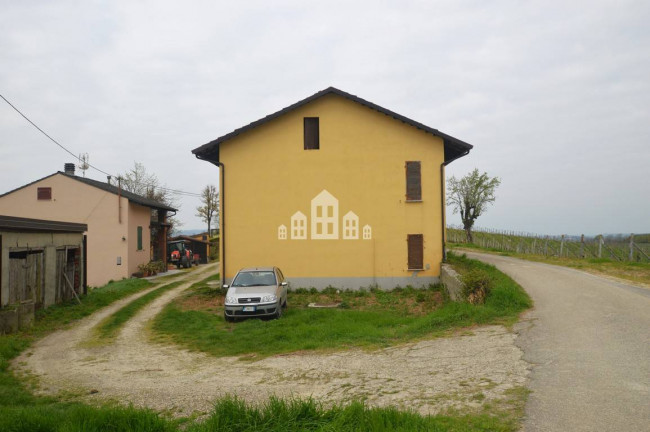 Casa semindipendente in vendita a Castel Boglione