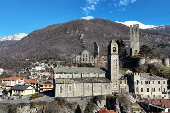 Locale commerciale in vendita a Pont-Canavese