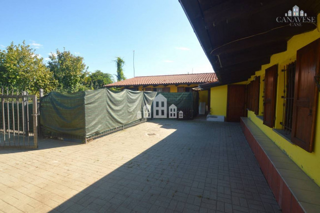 Half-duplex for sale in Favria