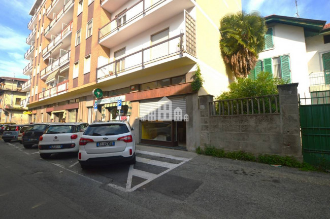Locale commerciale in vendita a Salassa