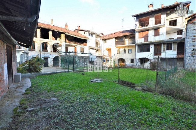 Casa semindipendente in vendita a Issiglio