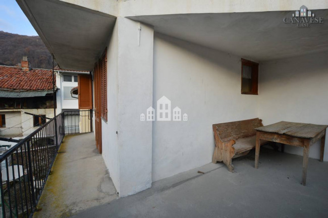 Casa semindipendente in vendita a Issiglio