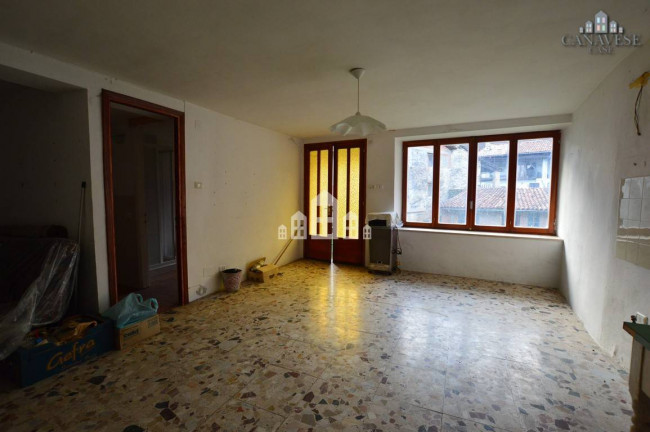 Casa semindipendente in vendita a Issiglio