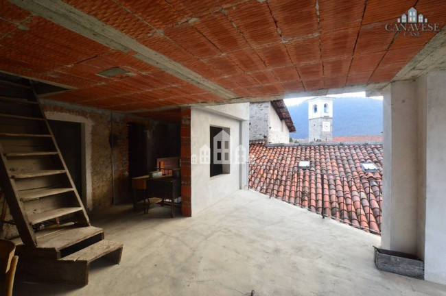 Casa semindipendente in vendita a Issiglio