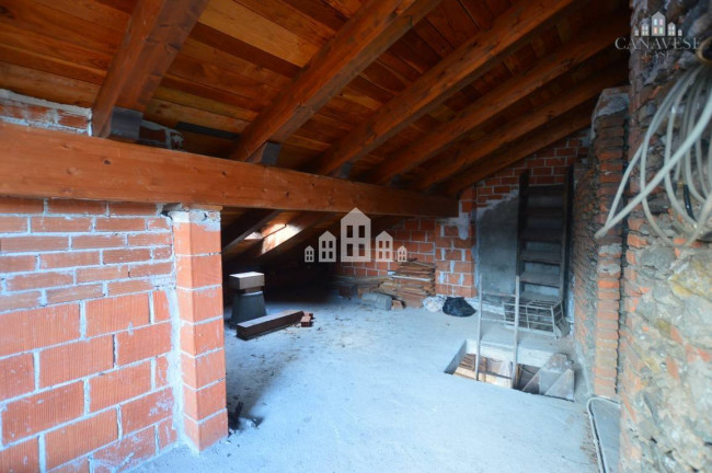 Casa semindipendente in vendita a Issiglio