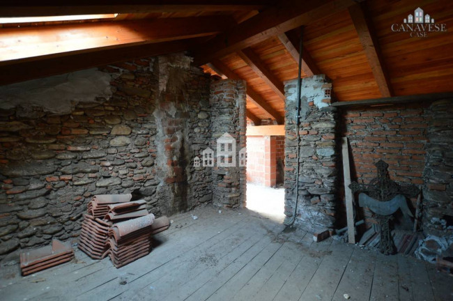 Casa semindipendente in vendita a Issiglio