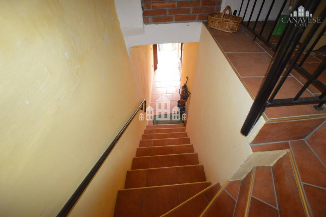 Casa semindipendente in vendita a Issiglio