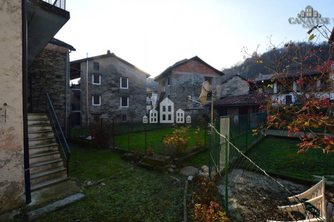 Casa semindipendente in vendita a Issiglio