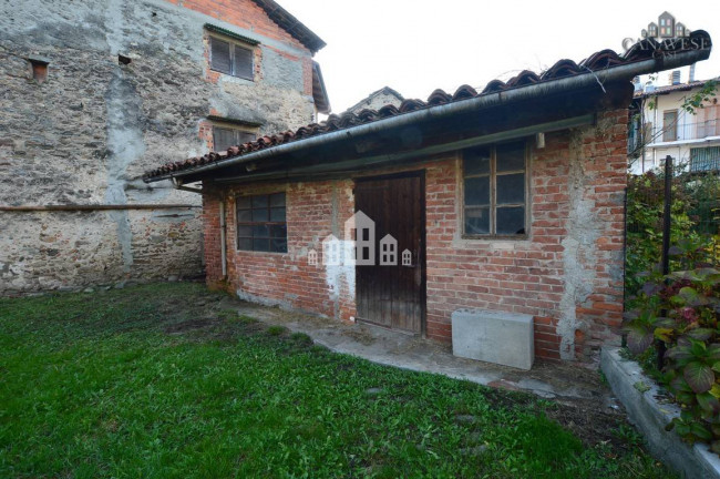 Casa semindipendente in vendita a Issiglio