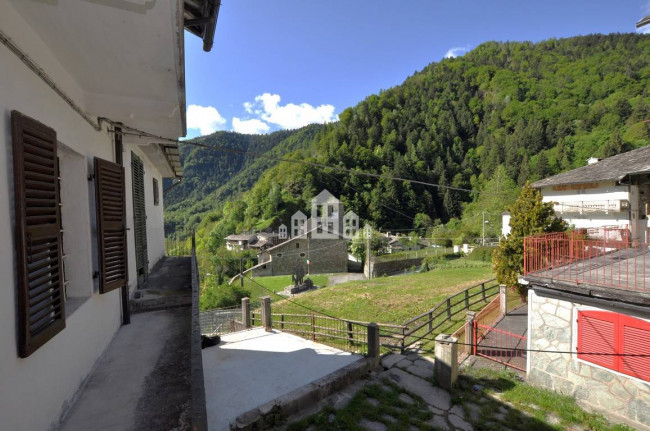 Casa semindipendente in vendita a Ribordone