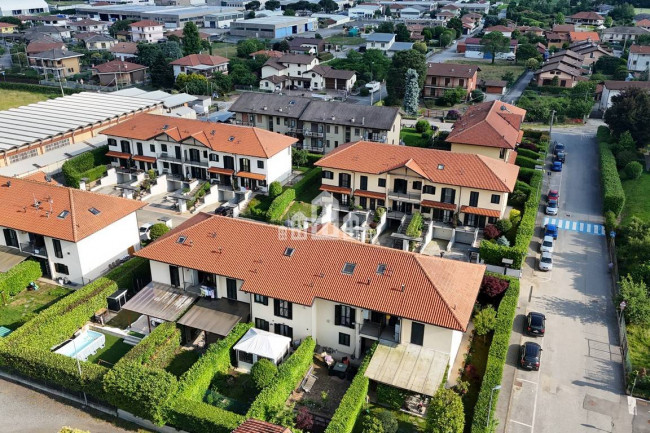 Villa a schiera centrale in vendita a Ozegna