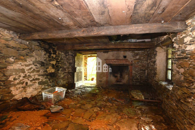 Rustico in vendita a Valchiusa