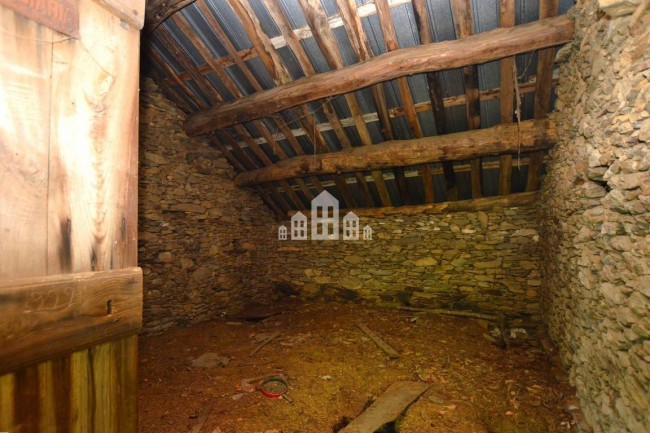 Rustico in vendita a Valchiusa