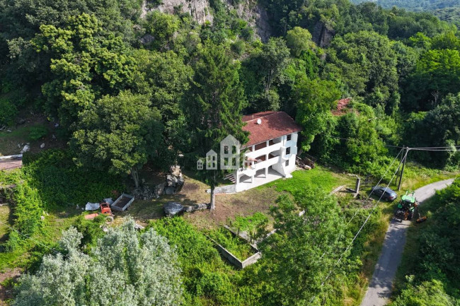 Casa indipendente in vendita a Val di Chy