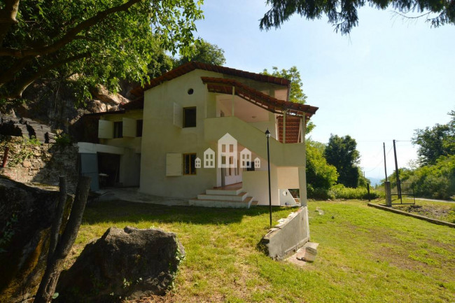 Casa indipendente in vendita a Val di Chy