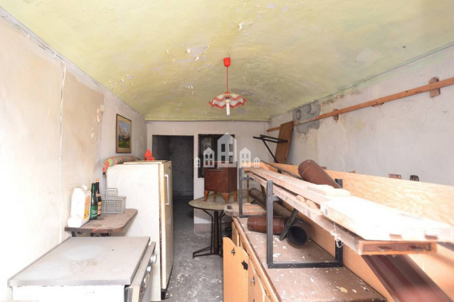 Porzione di bifamiliare in vendita a Valchiusa